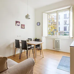 spacious-comfortable-apartment-in-duomo-by-easylife.italymilanhotels.net/
